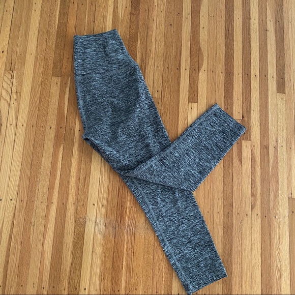 ✨EUC Beyond Yoga Crop Pants✨ - Picture 1 of 3